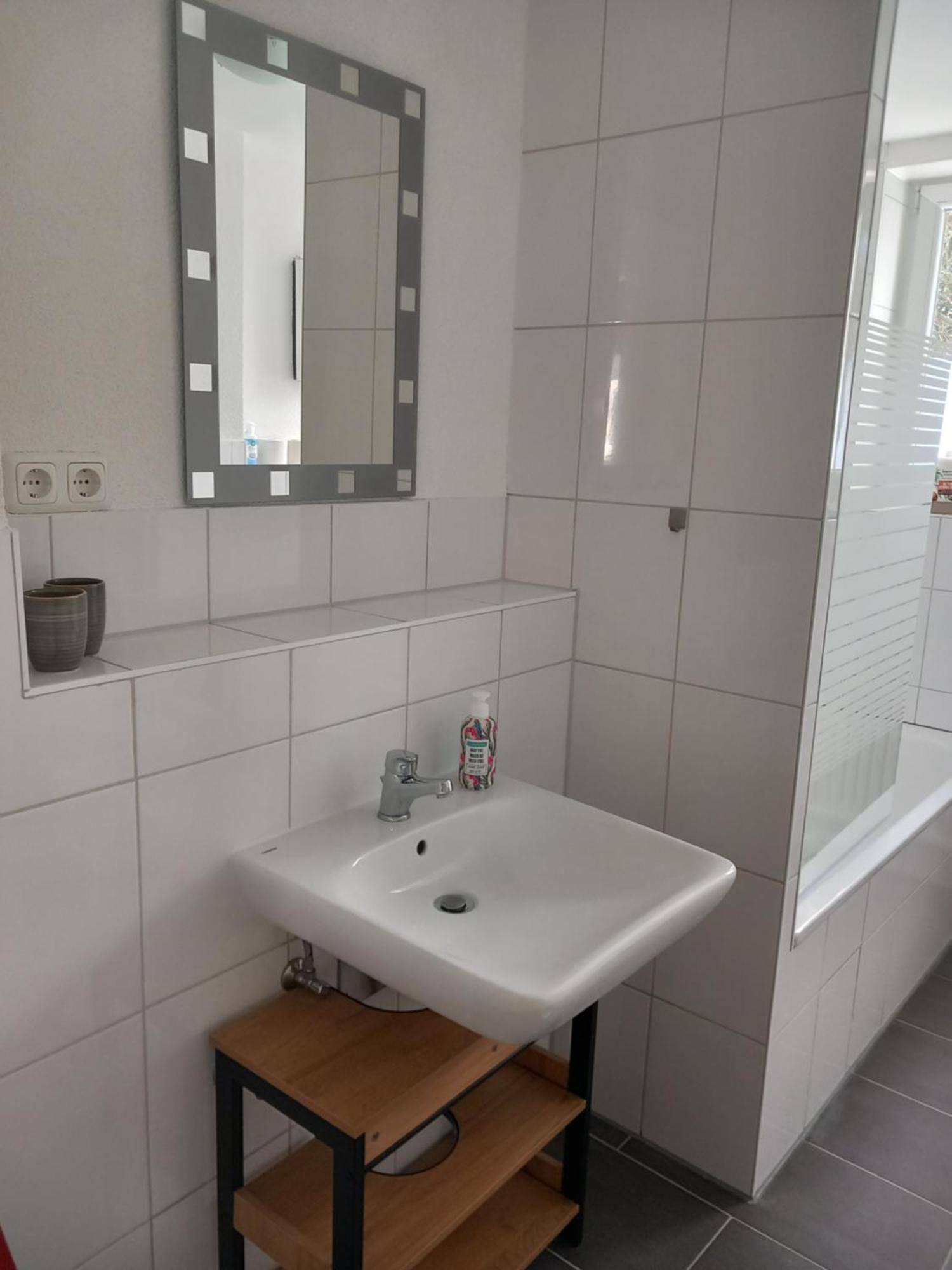 City Apartment Duisburg 1#Netflix &Wlan &Kingsize Bett &Kaffee Maschine & Central & 500M Innenhafen & 2 Min U Bahn Exterior photo